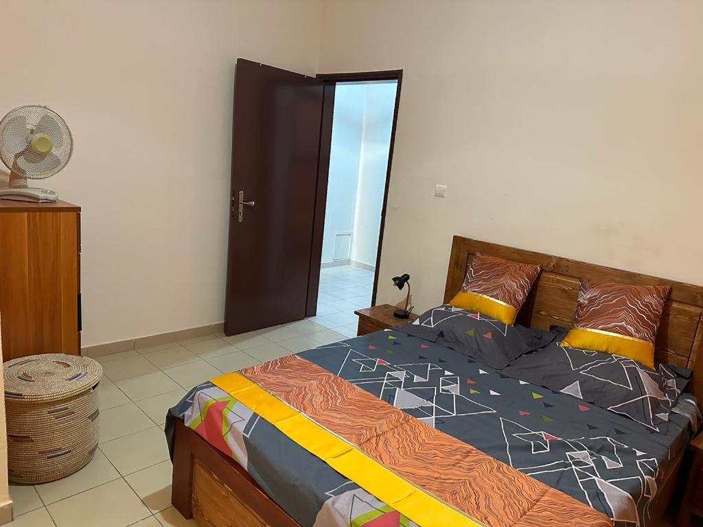 Appartement Spacieux Chez Keur Matou - F2 Дакар Екстериор снимка